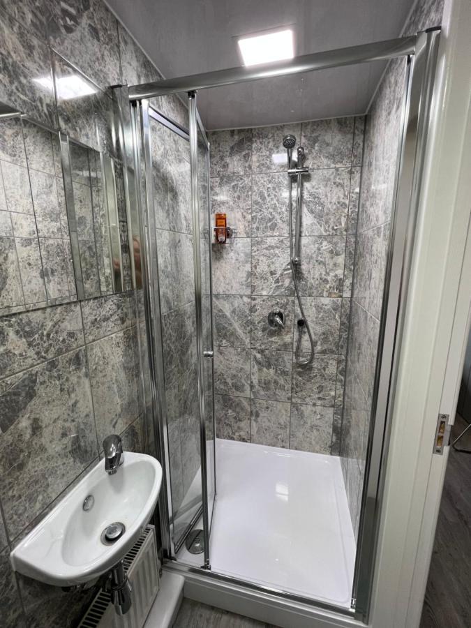 Appartement Studio In Private House Near Central Milton Keynes Extérieur photo